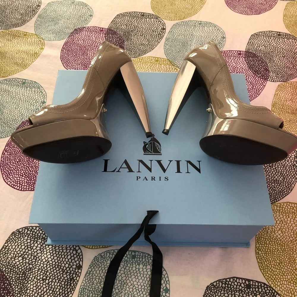 LANVIN Grey Patent leather pumps with metal heel - Picture 2 of 6